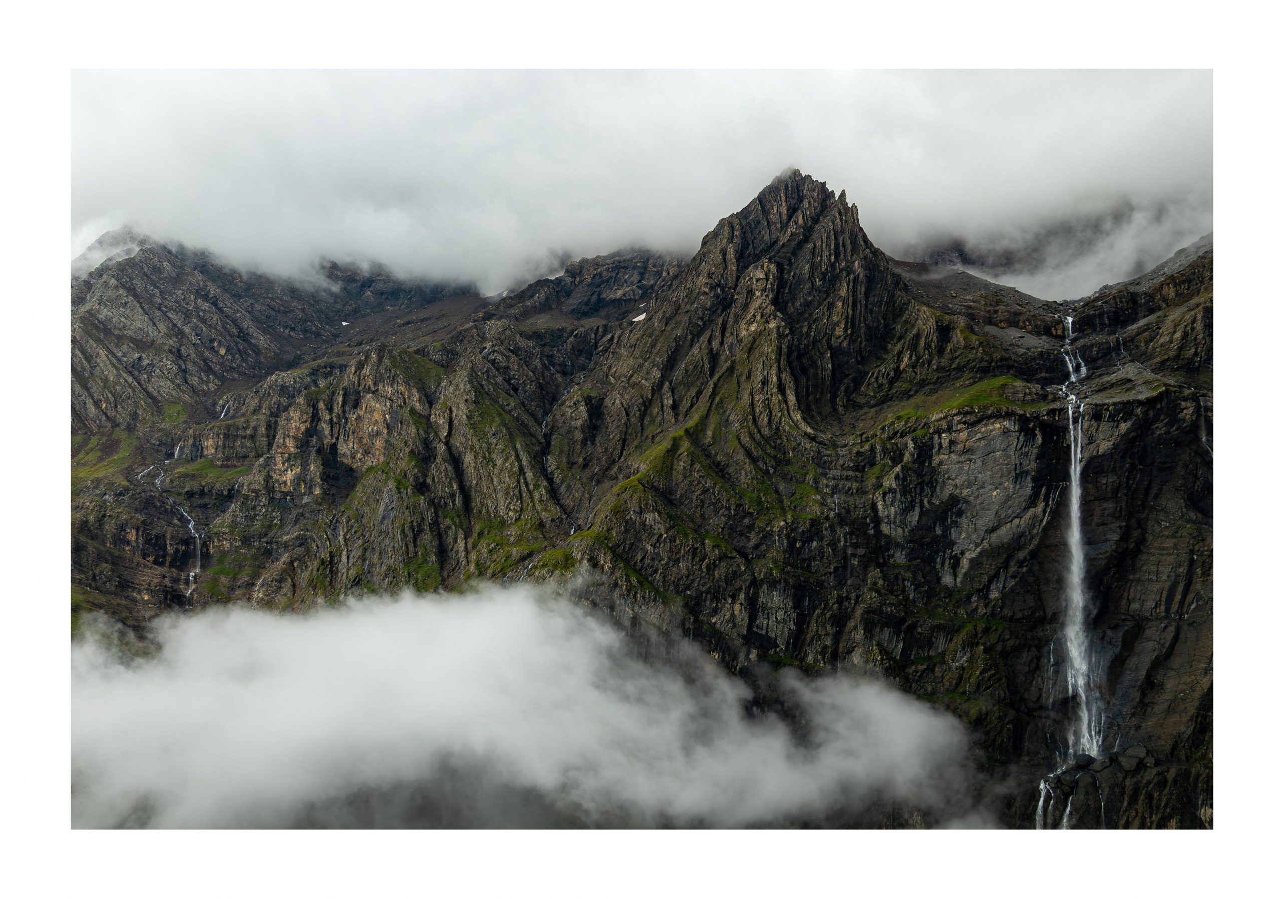 Tirage photographique d’art “Cirque rêvé” – Gavarnie, Pyrénées, imprimé sur papier Canson Baryta photographique.