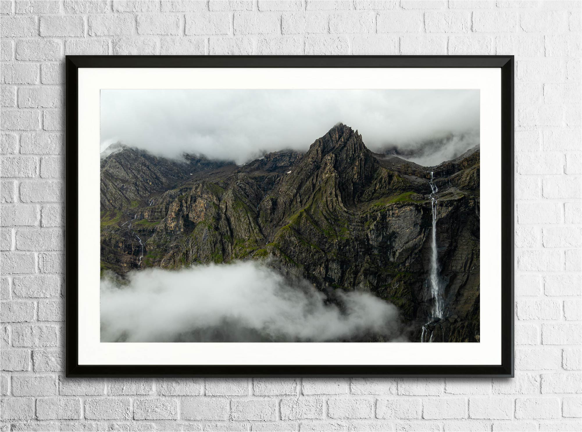 Mise en situation du tirage “Cirque rêvé” encadré sur un mur, photographie d’art imprimée sur papier Fine Art.