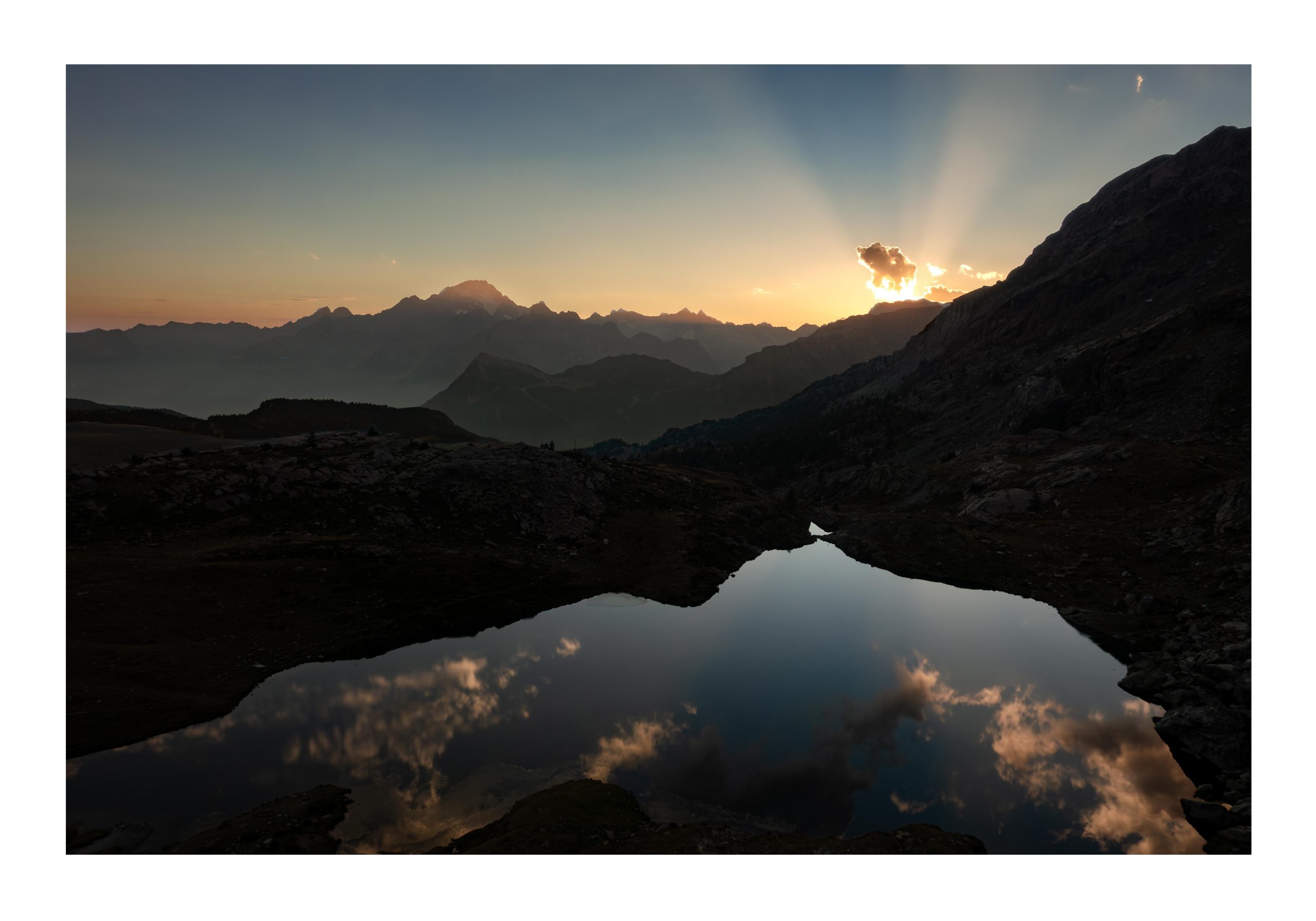 Tirage photographique d’art “Au théâtre” – Piano della Belma, Alpes rhétiques, imprimé sur papier Canson Baryta photographique.