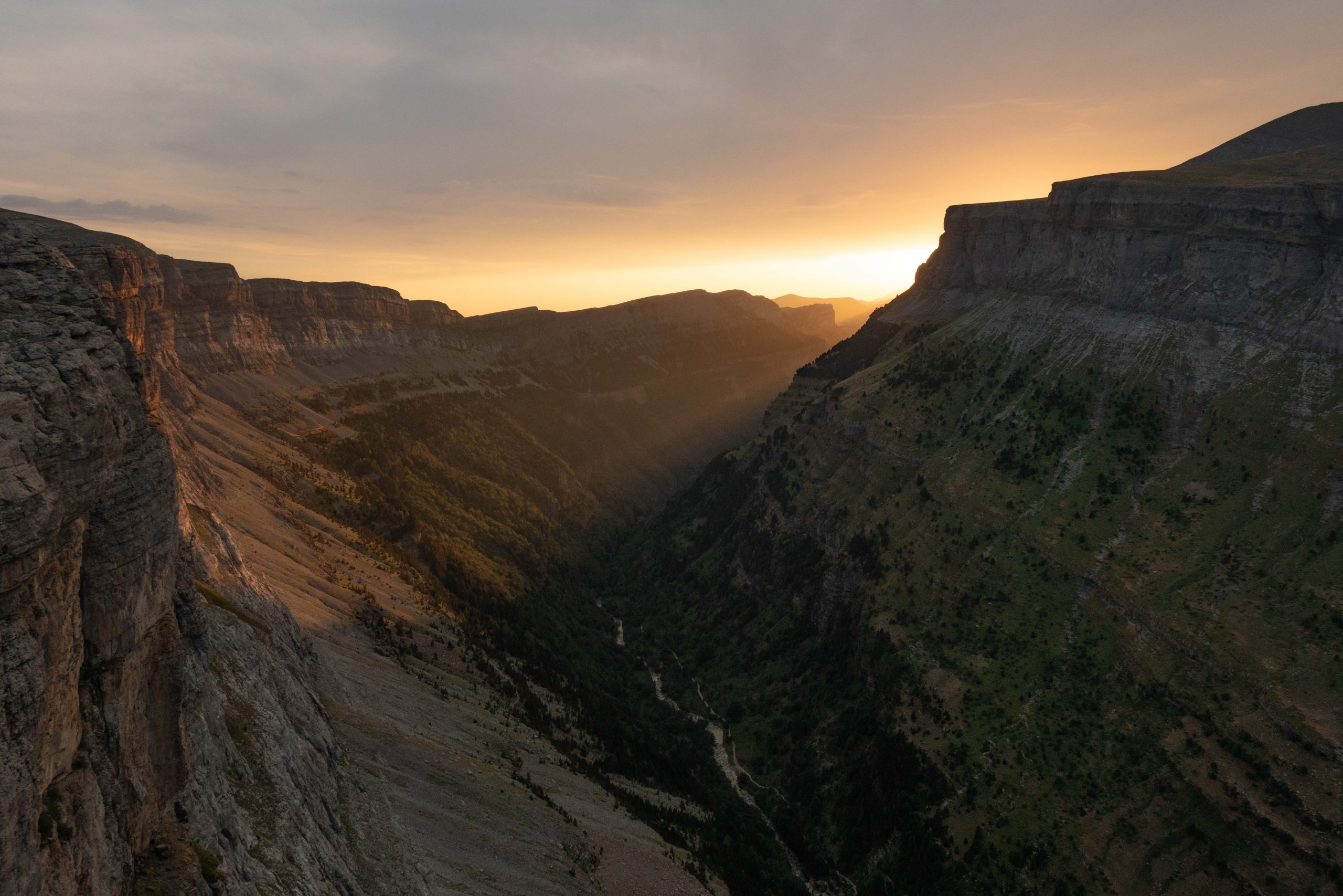 Coucher de soleil au-dessus du canyon d'Ordessa