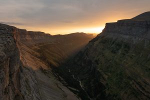Coucher de soleil au-dessus du canyon d'Ordessa